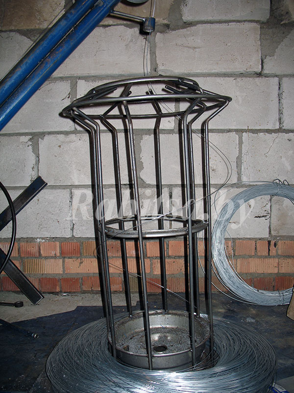 Пирамида для снятия проволоки с бухты.