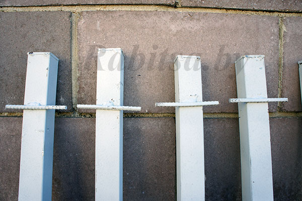 Столб металлический для сетки рабица