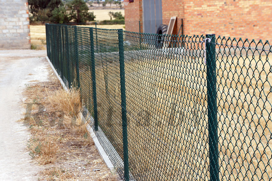 Забор из сетки в ПВХ.