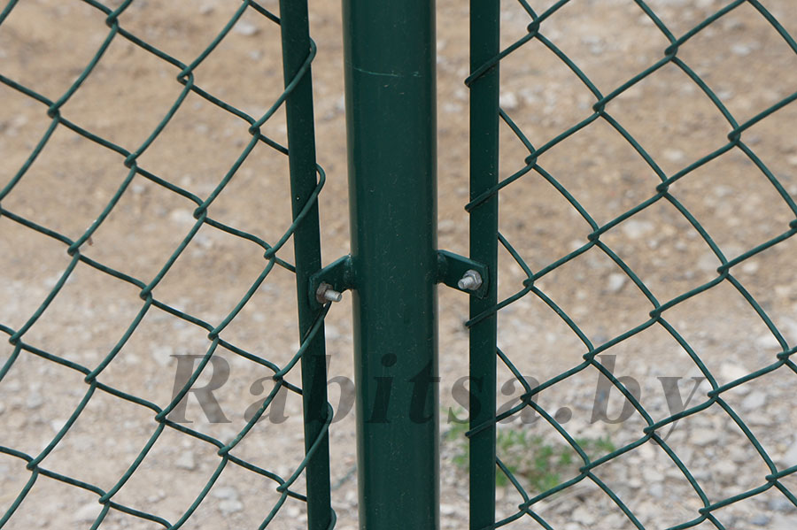 Забор из сетки рабица. Угловое соединение.